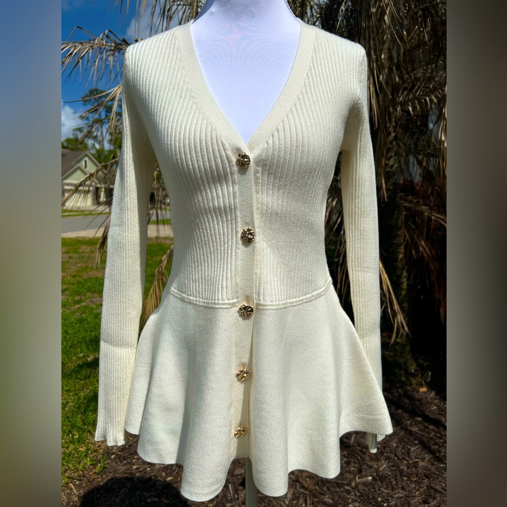 NWT🌷EXPRESS Airy Soft Ivory V-neck Novelty Button Peplum Cardigan